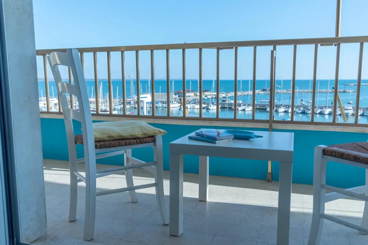 Il terrazzo fronte mare dell'appartamento ViaMare ad Anzio